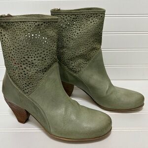 Lola Sabbia For Eric Michael Lago Green Leather Ankle Zip Up Boots Size 37 US 7